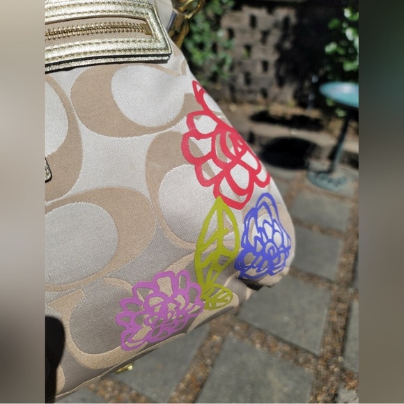 Vintage Coach POPPY Bright Flower Patterns over Beige/Gold Canvas & Leather - Picture 7 of 15